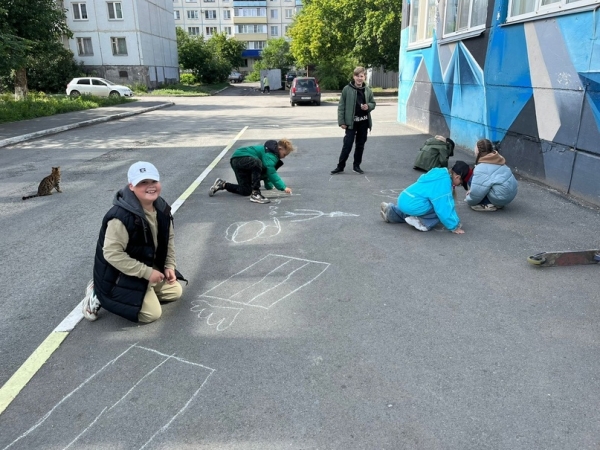 КОНКУРС РИСУНКОВ НА АСФАЛЬТЕ "ПУСТЬ НЕ БУДЕТ ВОЙНЫ"