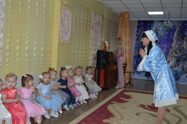 В детском саду начали проводить предновогодние праздничные программы